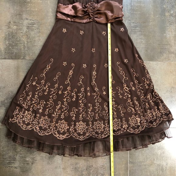 Embroidered halter neck cocktail dress - Picture 7 of 9